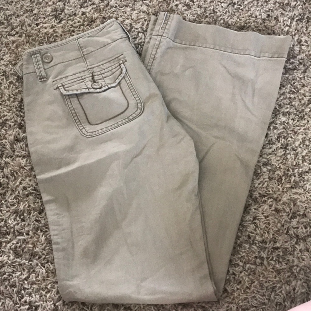 Maurices Khakis size 1/2 regular